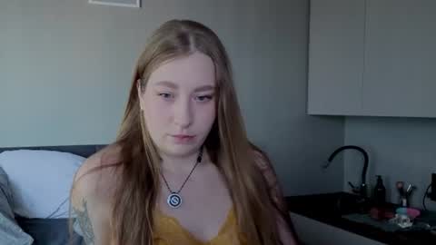 Snapshot of showmeyourfetish chatting on July 23, 3:37 am ShowmeYourfetish online show from July 23, 3:37 am