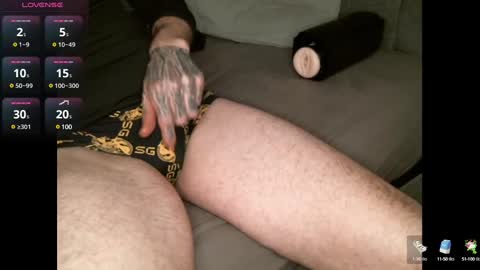 Snapshot of showoffjay46 chatting on January 13, 12:41 am showofjay online show from January 13, 12:41 am