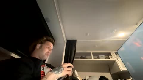 Snapshot of shred4dayz420 chatting on March 17, 8:39 am shred4dayz420 online show from March 17, 8:39 am