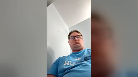 shweatyballs28 online show from May 16, 7:38 am