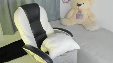 Nahomy online show from March 12, 5:24 am