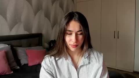 Snapshot of shy_bambiii chatting on February 27, 4:01 am Mika online show from February 27, 4:01 am