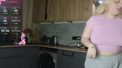 Molly online show from April 4, 9:12 pm