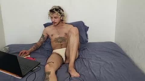 Snapshot of shy_boy17 chatting on June 19, 2:21 pm your shy boy online show from June 19, 2:21 pm