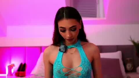 Snapshot of shy_eveline chatting on June 19, 5:17 pm shy_eveline online show from June 19, 5:17 pm