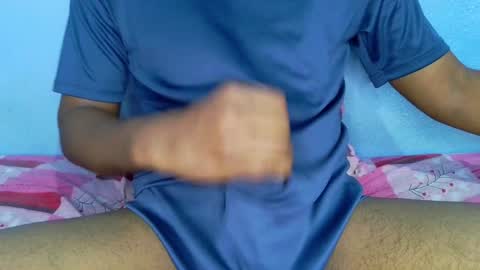 Snapshot of shy_eyes_ chatting on December 3, 1:32 pm shyeyes online show from December 3, 1:32 pm