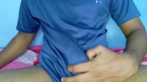 Snapshot of shy_eyes_ chatting on December 5, 1:28 pm shyeyes online show from December 5, 1:28 pm