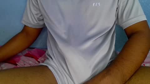 Snapshot of shy_eyes_ chatting on December 6, 9:21 am shyeyes online show from December 6, 9:21 am