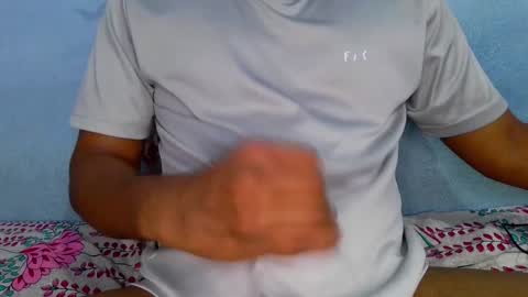 Snapshot of shy_eyes_ chatting on December 18, 4:39 pm shyeyes online show from December 18, 4:39 pm