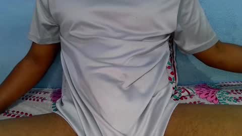 Snapshot of shy_eyes_ chatting on January 18, 1:40 pm shyeyes online show from January 18, 1:40 pm