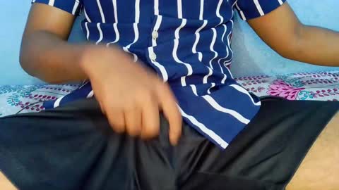 Snapshot of shy_eyes_ chatting on January 19, 2:38 pm shyeyes online show from January 19, 2:38 pm