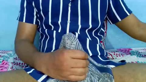 Snapshot of shy_eyes_ chatting on February 21, 2:27 pm shyeyes online show from February 21, 2:27 pm