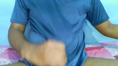 Snapshot of shy_eyes_ chatting on February 24, 2:15 pm shyeyes online show from February 24, 2:15 pm