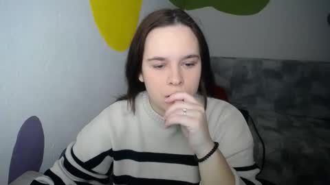 shy_lil online show from December 5, 1:31 pm