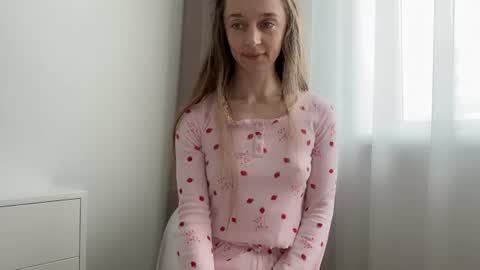 shy_schoolgirl_ online show from June 17, 11:56 am