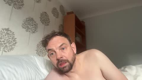 Snapshot of shyb35 chatting on October 24, 9:49 am shyb35 online show from October 24, 9:49 am