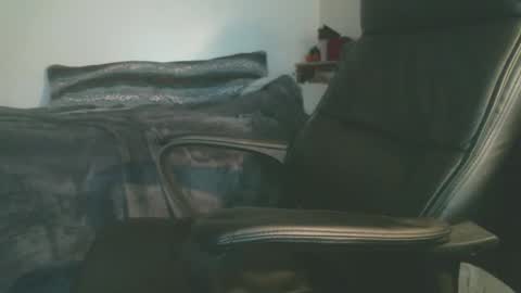 shyboyhugecum2020 online show from March 16, 4:18 am