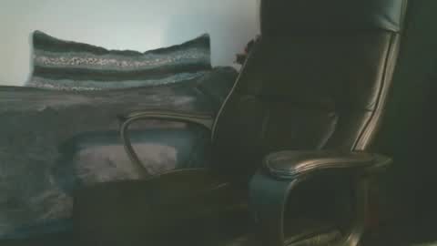 shyboyhugecum2020 online show from March 25, 3:01 am