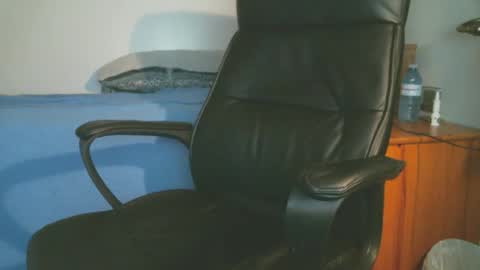 shyboyhugecum2020 online show from April 1, 3:07 am