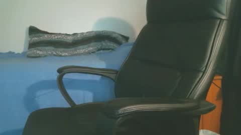 shyboyhugecum2020 online show from April 8, 2:55 am