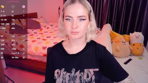 Snapshot of shyfoxxxy chatting on December 14, 1:59 pm Effie online show from December 14, 1:59 pm