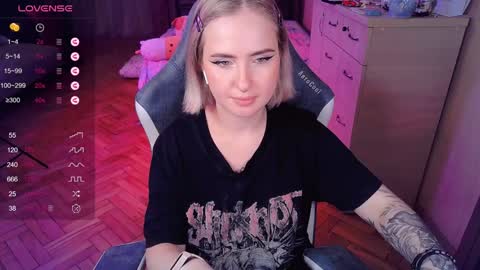 Snapshot of shyfoxxxy chatting on January 7, 10:41 pm Effie online show from January 7, 10:41 pm
