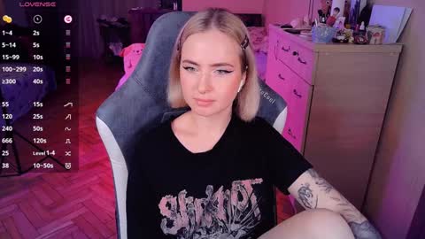 Snapshot of shyfoxxxy chatting on January 30, 1:22 am Effie online show from January 30, 1:22 am