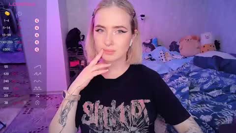 Snapshot of shyfoxxxy chatting on February 9, 7:52 pm Effie online show from February 9, 7:52 pm