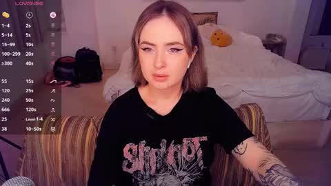 Snapshot of shyfoxxxy chatting on February 25, 6:09 pm Effie online show from February 25, 6:09 pm