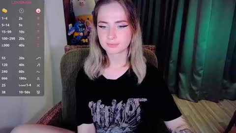 Snapshot of shyfoxxxy chatting on September 27, 6:13 pm Effie online show from September 27, 6:13 pm
