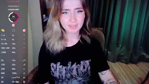 Snapshot of shyfoxxxy chatting on October 11, 6:28 pm Effie online show from October 11, 6:28 pm