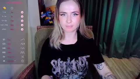 Snapshot of shyfoxxxy chatting on October 17, 7:27 pm Effie online show from October 17, 7:27 pm