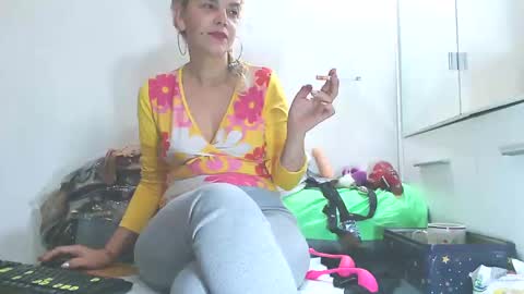 Shyhotsquirt online show from February 9, 2:06 am