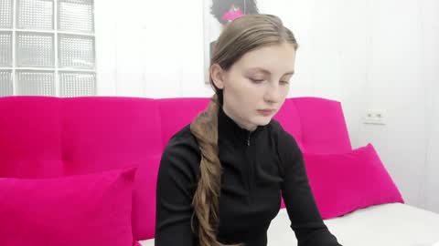 Snapshot of shyly_lisa chatting on May 27, 1:57 am shyly_lisa online show from May 27, 1:57 am