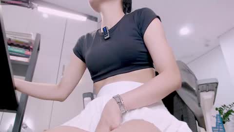 Snapshot of shyn_22 chatting on October 23, 6:02 am shyn_22 online show from October 23, 6:02 am