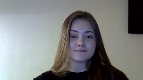 Snapshot of shynesssi chatting on February 4, 1:02 am shynesssi online show from February 4, 1:02 am