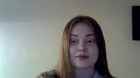 Snapshot of shynesssi chatting on February 14, 10:47 pm shynesssi online show from February 14, 10:47 pm