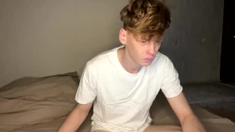 Snapshot of shyredstar chatting on December 12, 7:19 am Tom and Betty online show from December 12, 7:19 am