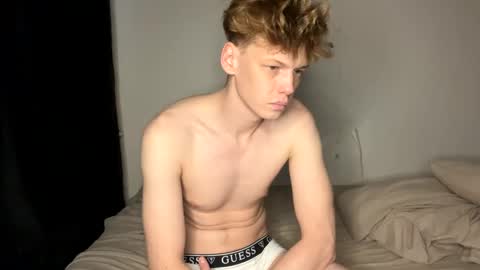 Snapshot of shyredstar chatting on December 12, 10:24 am Tom and Betty online show from December 12, 10:24 am