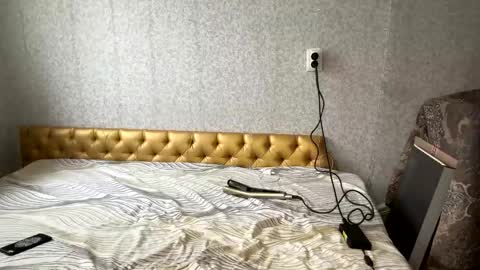 Snapshot of shyredstar chatting on February 24, 10:15 am Tom and Betty online show from February 24, 10:15 am