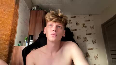 Snapshot of shyredstar chatting on October 17, 10:07 am Tom and Betty online show from October 17, 10:07 am