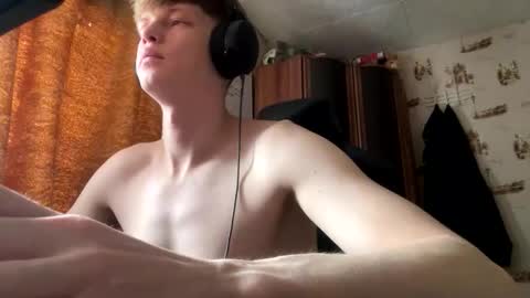 Snapshot of shyredstar chatting on December 15, 7:34 am Tom and Betty online show from December 15, 7:34 am