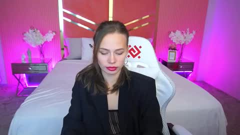 shyysiren online show from October 1, 6:19 am