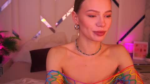 shyysiren online show from November 17, 8:20 am