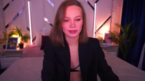 shyysiren online show from December 17, 8:53 am