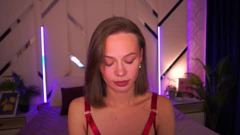 shyysiren online show from December 18, 2:45 pm