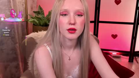 Snapshot of sia_hart chatting on February 11, 6:13 pm Sia online show from February 11, 6:13 pm