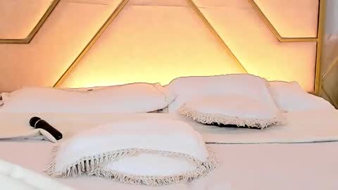 Siara and Zoe tattoo online show from December 20, 10:50 pm