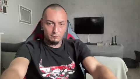 sidvicious23cm online show from April 7, 4:18 pm