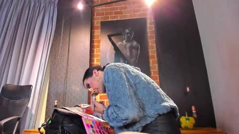 SinnaDark online show from April 8, 11:10 am